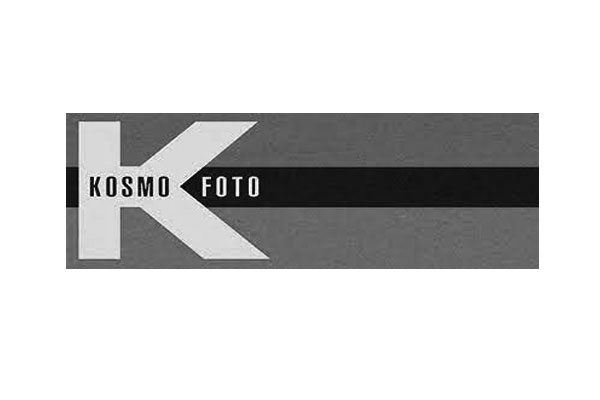 logotipo-kosmo-foto-nuevo-fabricante-de-pelicula-carrete-blanco-y-negro-en-sensibilidad-100-y-400